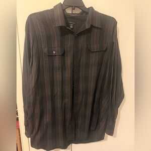 Van Heusen men's black and brown plaid long-sleeved button-down
